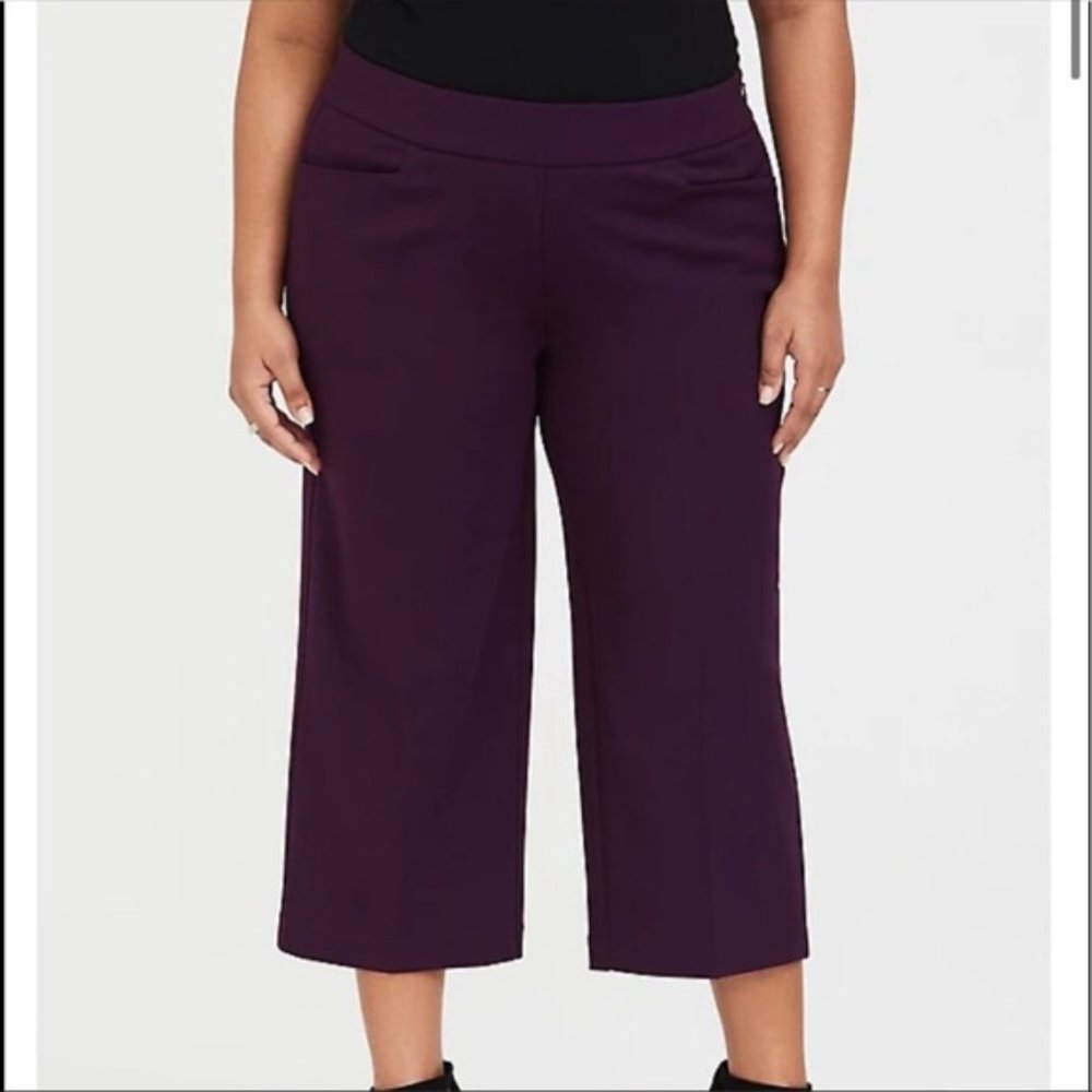 Torrid 26 (4X) Pants Purple Wide Leg Cropped Crepe Pockets Plus Size Trousers